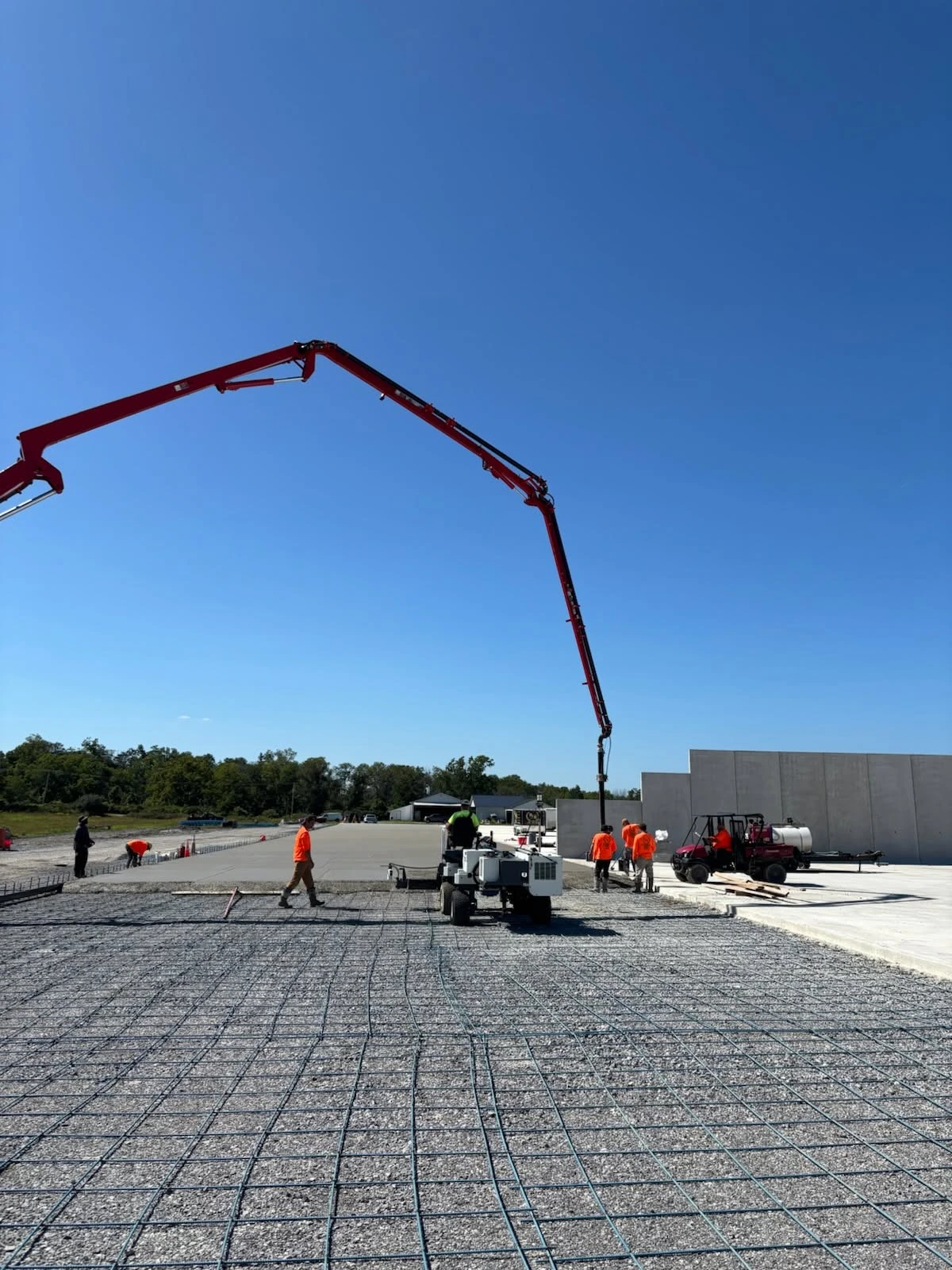 R&R crew and concrete pumping equipment during an active placement